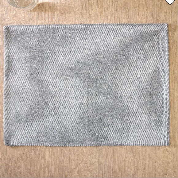 West elm Textured Cotton Canvas Placemats - Set of 4 - NWT in Platinum - Picture 3 of 6